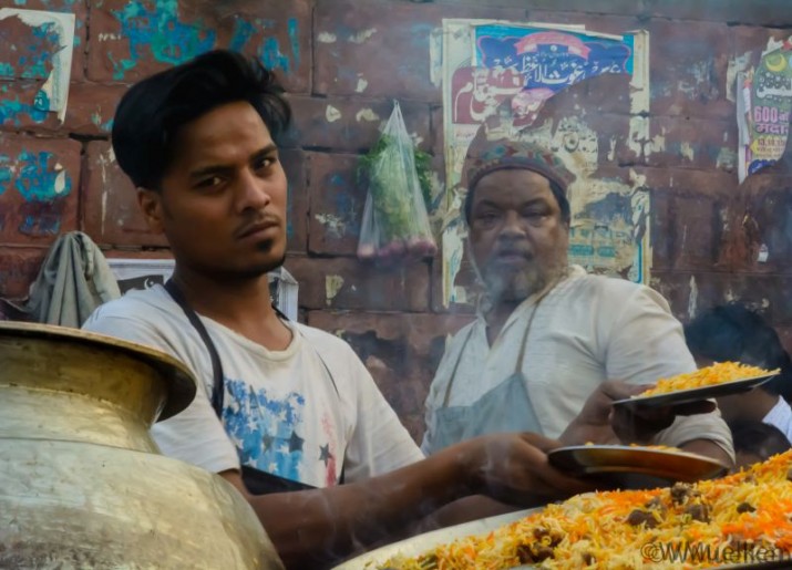 A man selling biryani in Meena Bazaar near Jama Masjid